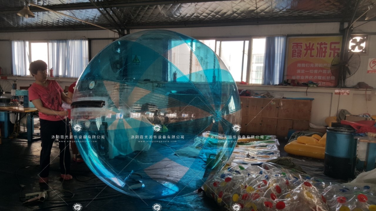 化州蓝色透明水上步行球